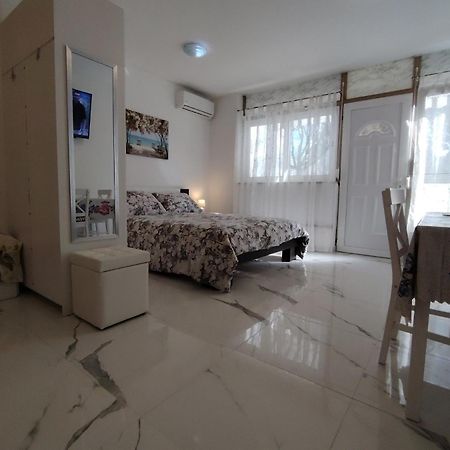 Studio-Apartman Ella Porec Exterior photo