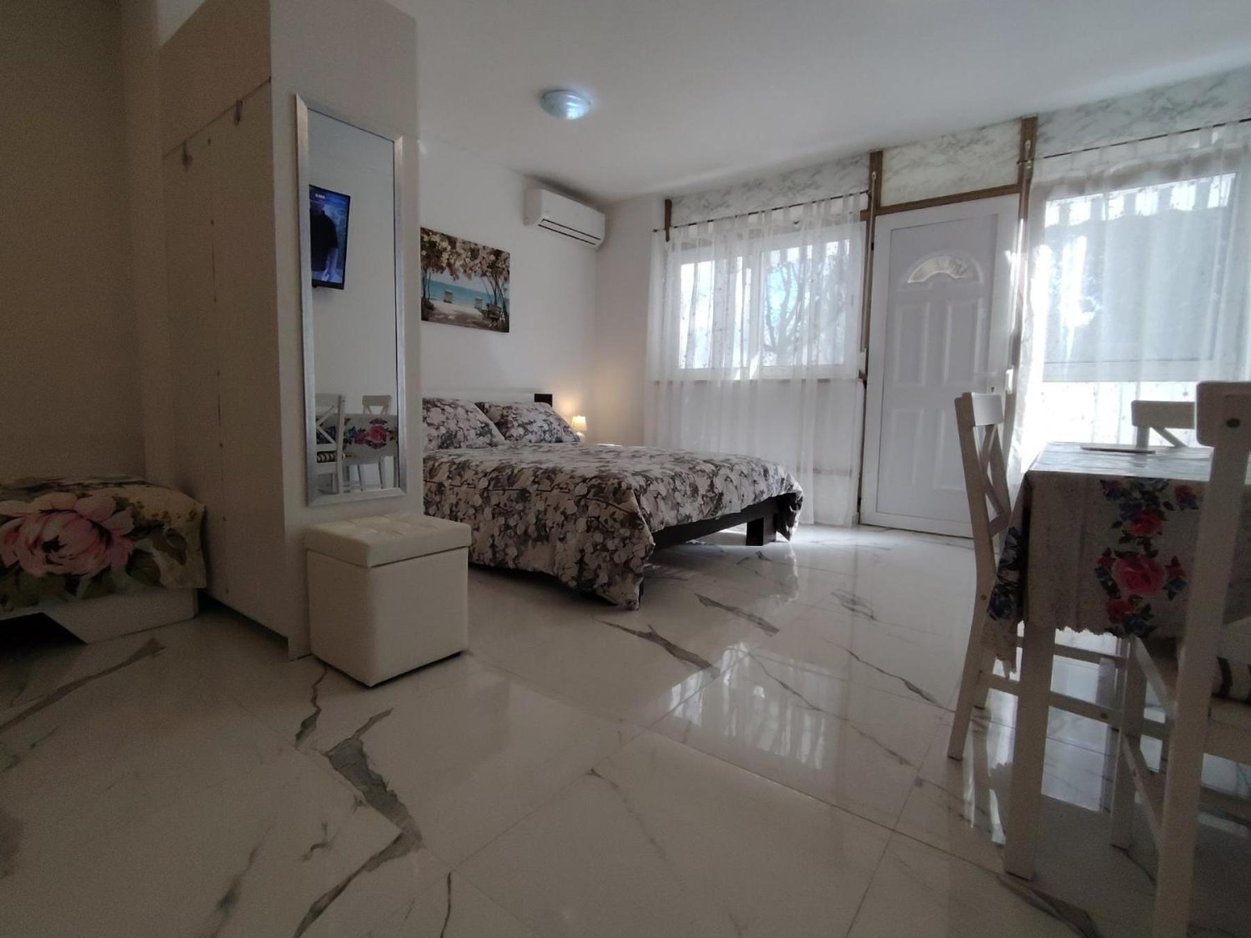 Studio-Apartman Ella Porec Exterior photo